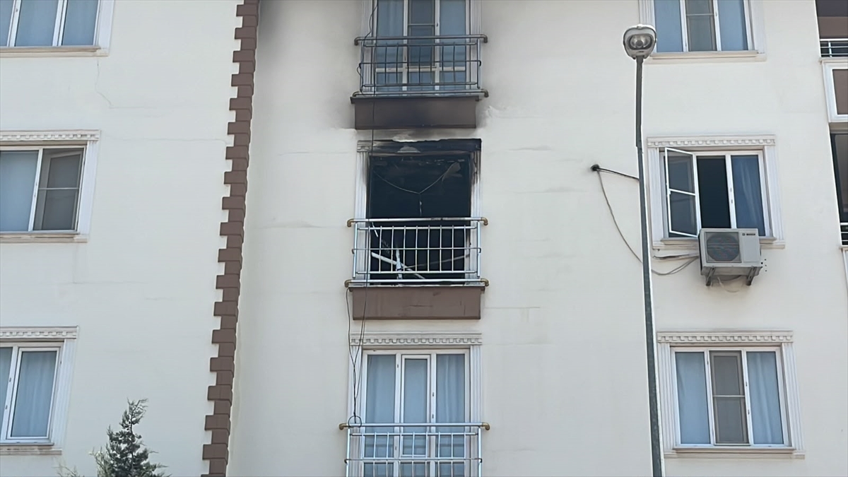 Kilis'te korkutan ev yangını: 3 kişi dumandan etkilendi