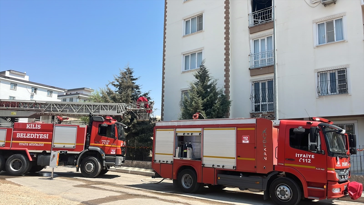Kilis'te korkutan ev yangını: 3 kişi dumandan etkilendi