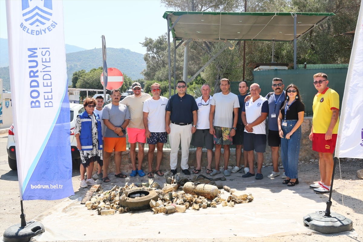 Bodrum'da deniz dibi temizliği: 75 kilogram atık çıkarıldı