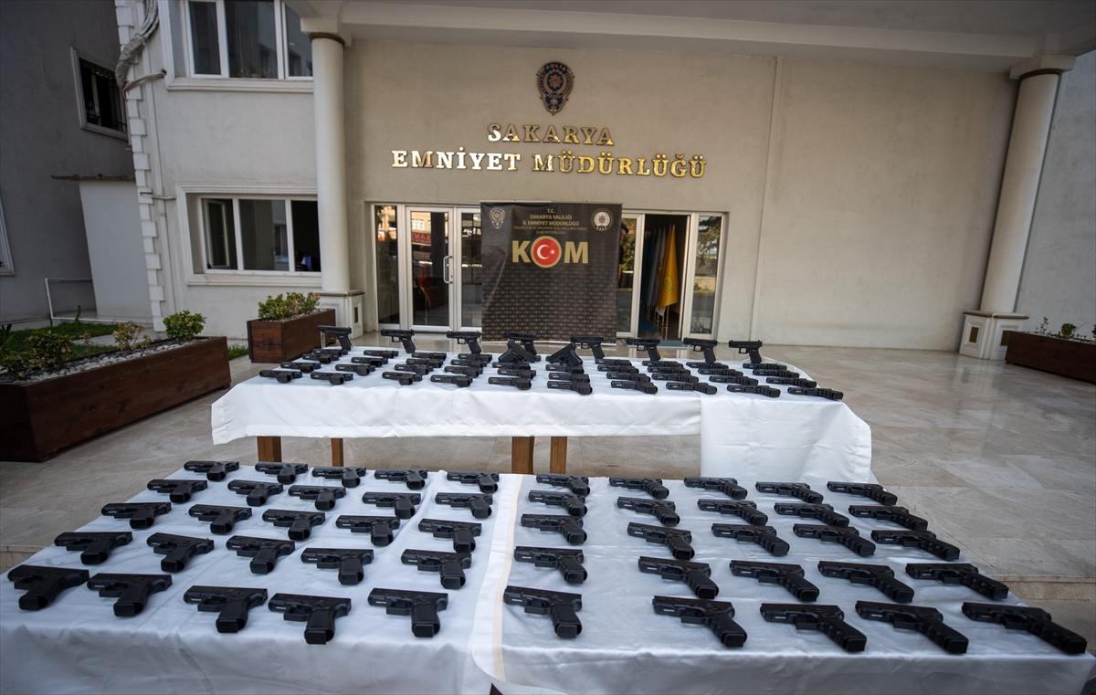 Sakarya'da silah kaçakçılığı operasyonu: 100 ruhsatsız tabanca