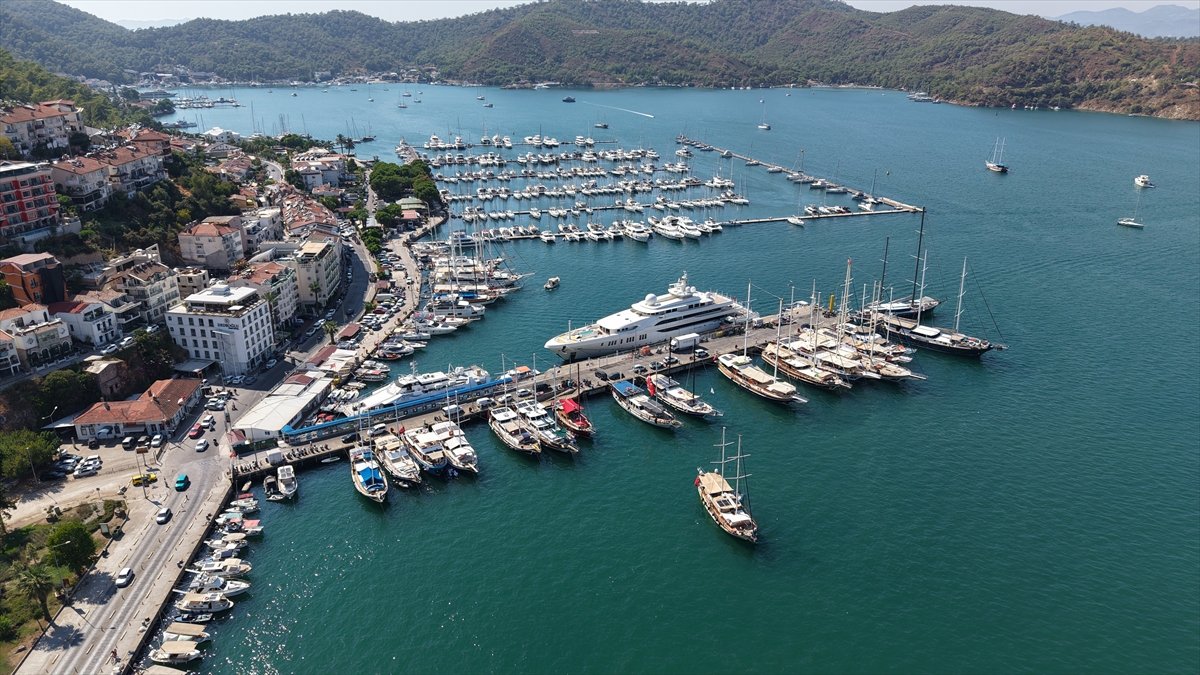 Türkiye'de üretilen mega yat "Elements" Fethiye'de 100 ton akaryakıt aldı