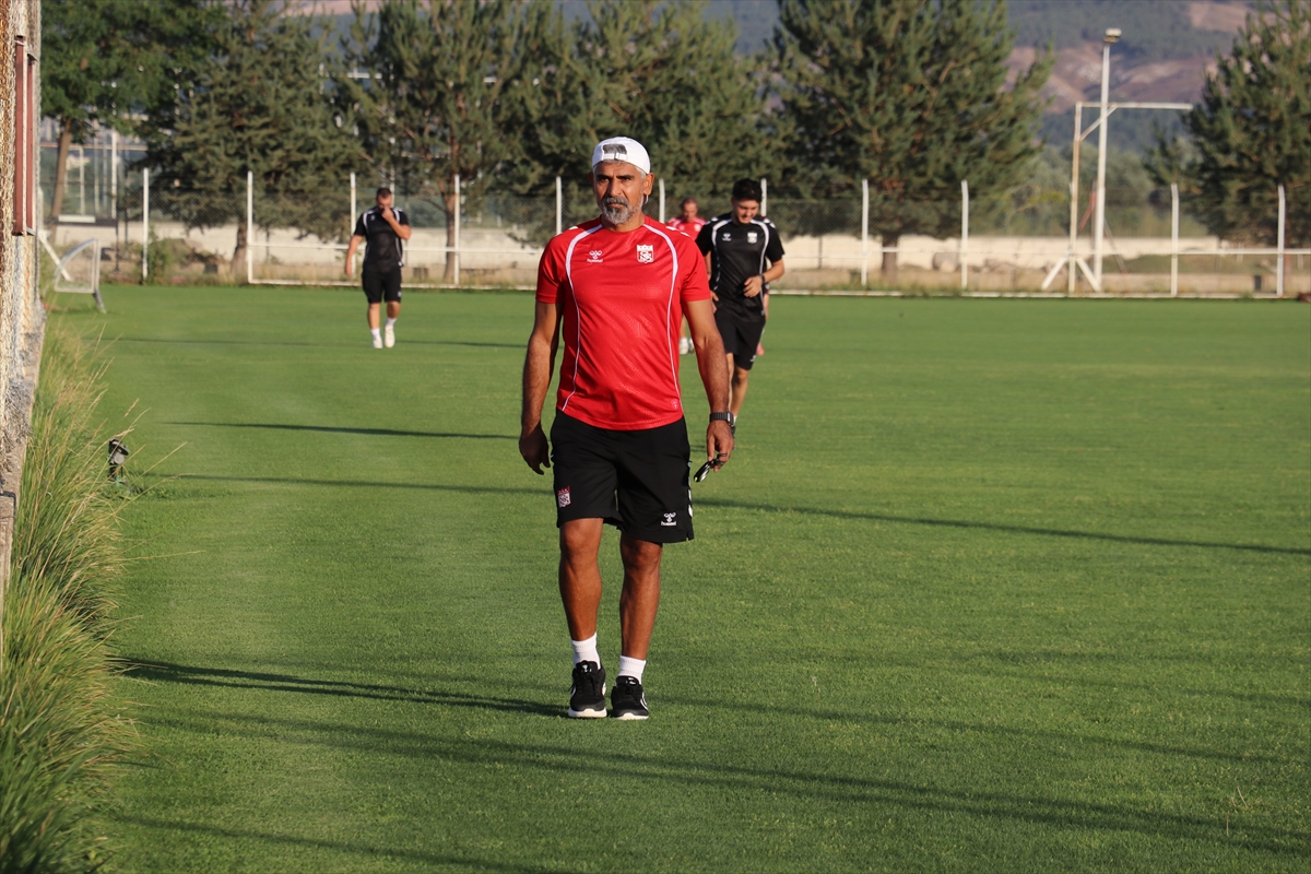 İsmet Taşdemir: Sivasspor 3 puanla tanışıp farklı kimliğe bürünecek