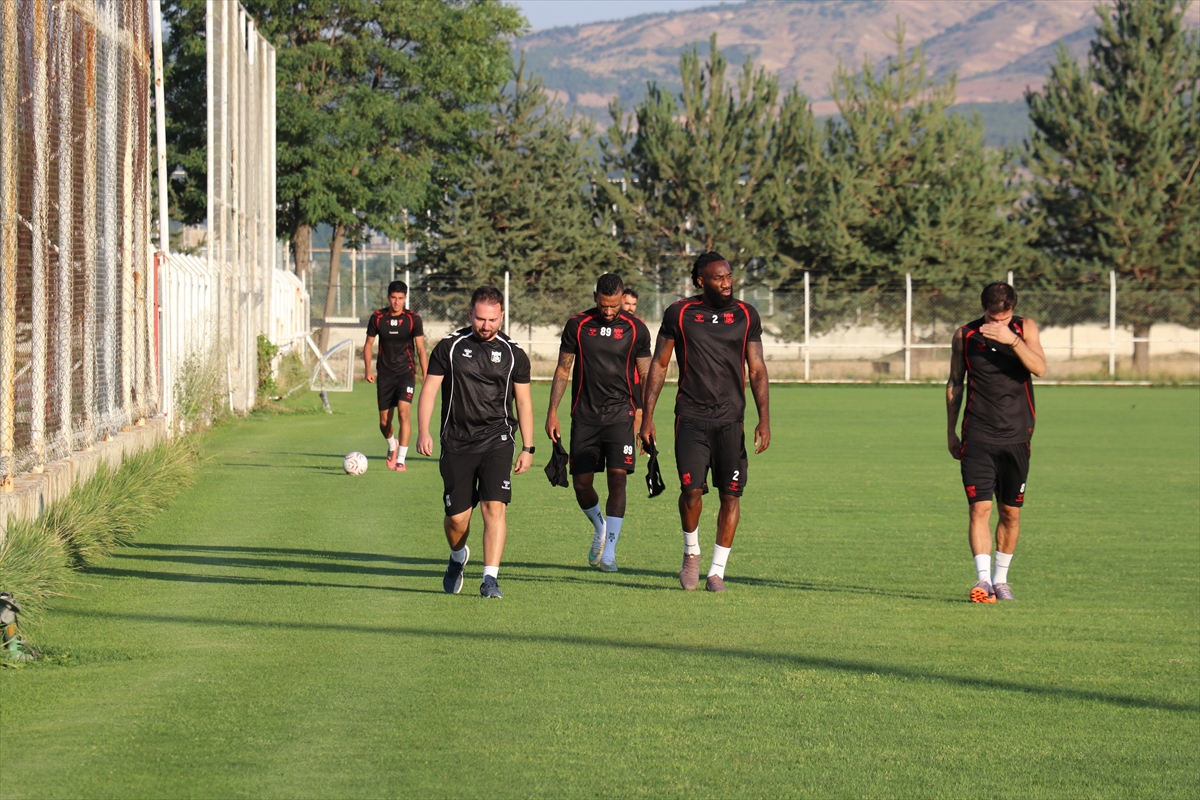 İsmet Taşdemir: Sivasspor 3 puanla tanışıp farklı kimliğe bürünecek