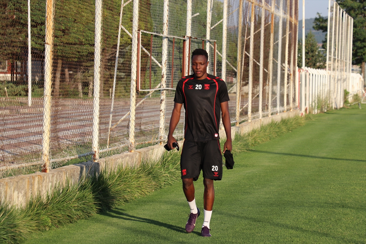 İsmet Taşdemir: Sivasspor 3 puanla tanışıp farklı kimliğe bürünecek