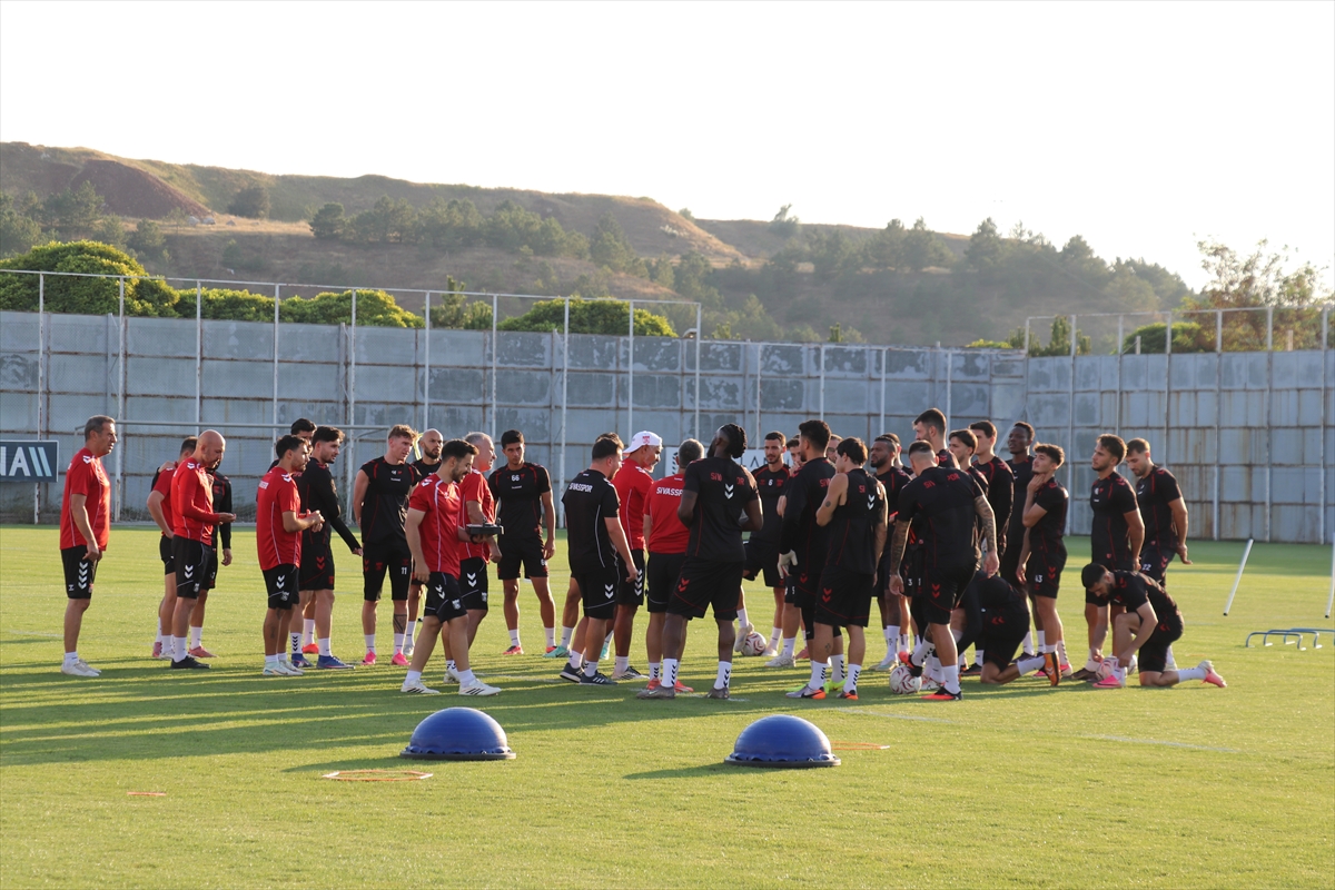 İsmet Taşdemir: Sivasspor 3 puanla tanışıp farklı kimliğe bürünecek