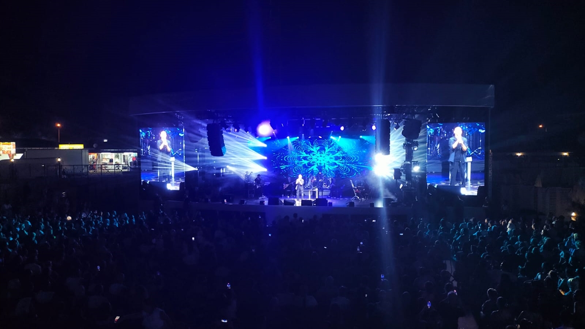 Kubat: Manavgat'ta hayranlarına konser verdi