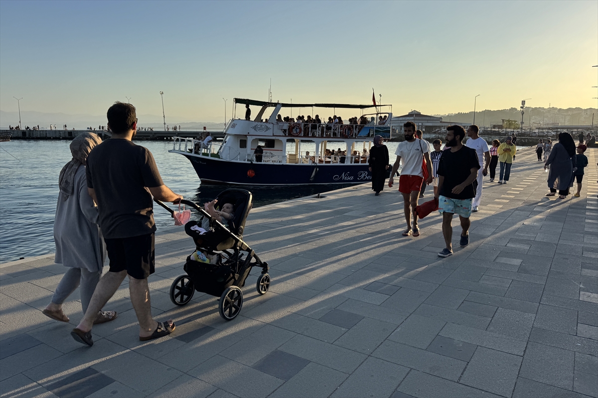 Türkiye'nin kuzey ucu Sinop günübirlik ziyaretçilerin ilgi odağı oluyor