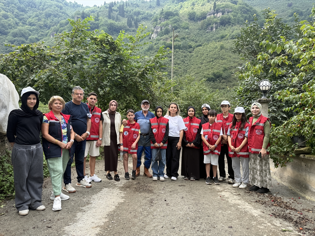 Trabzon'da çocuklar fındık bahçesinde organik tarım öğrendi