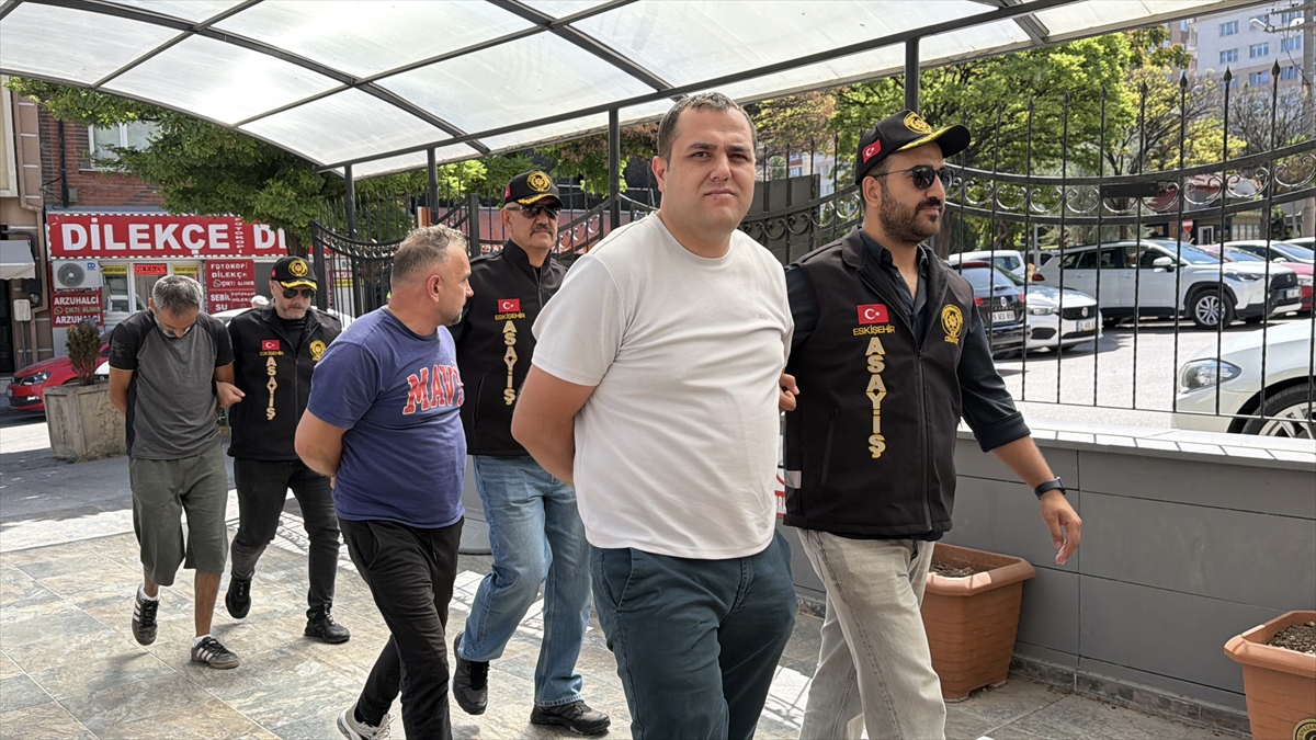 GÜNCELLEME - Eskişehir'de arkadaşını bıçakla öldürdüğü iddia edilen zanlı tutuklandı