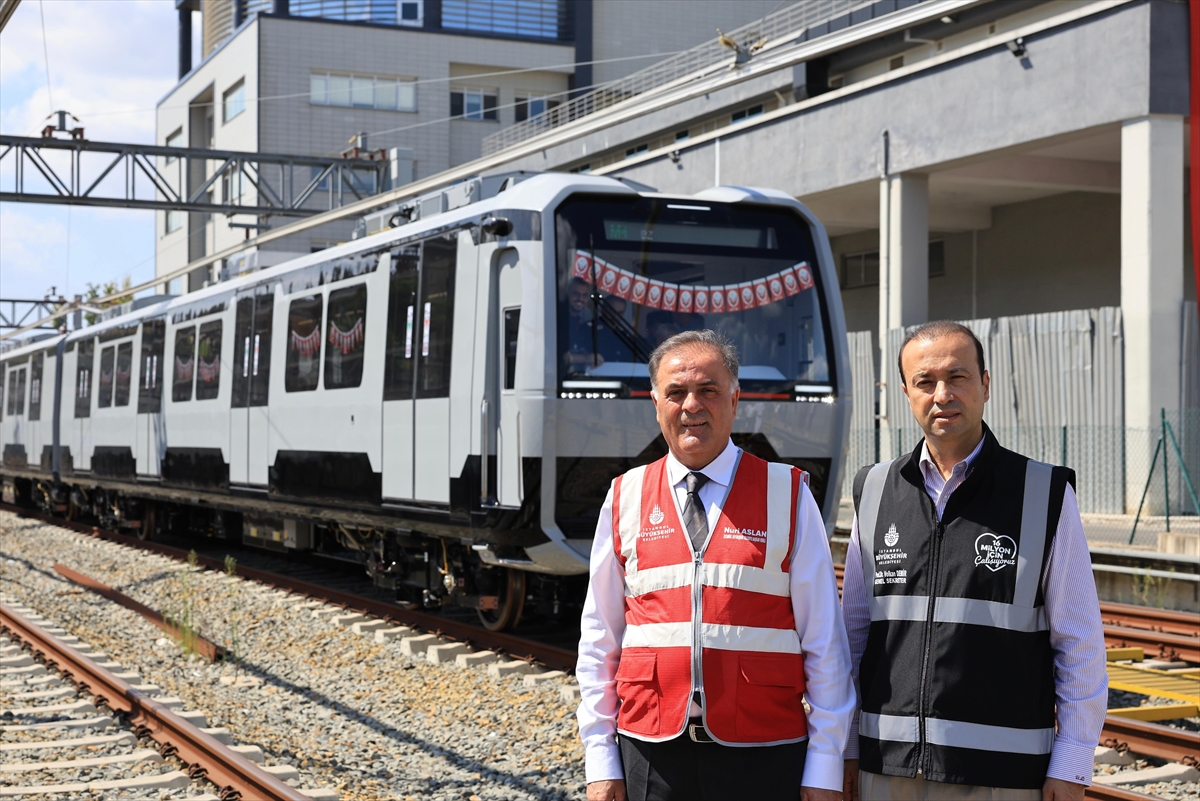 İBB Başkan Vekili Aslan: 100 yeni metro setinin ilki tanıtıldı