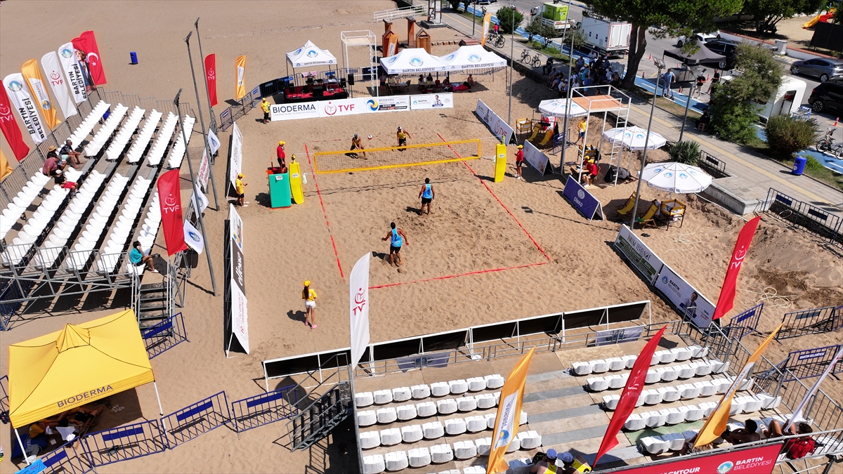 Bartın: Uluslararası Plaj Voleybolu Turnuvası Başladı