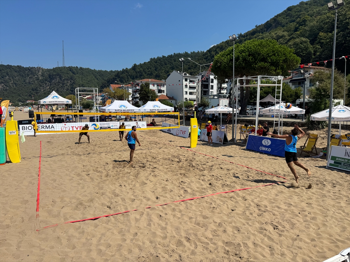 Bartın: Uluslararası Plaj Voleybolu Turnuvası Başladı