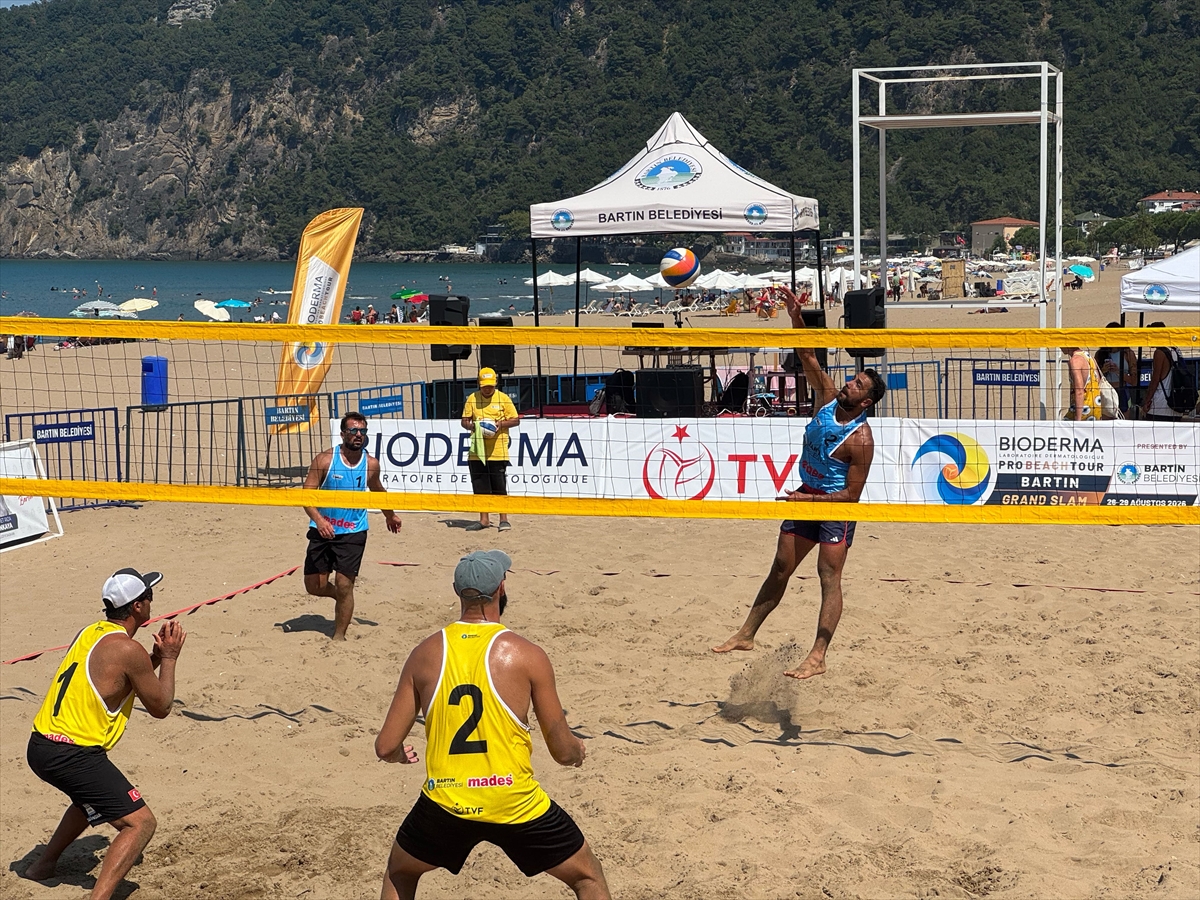Bartın: Uluslararası Plaj Voleybolu Turnuvası Başladı