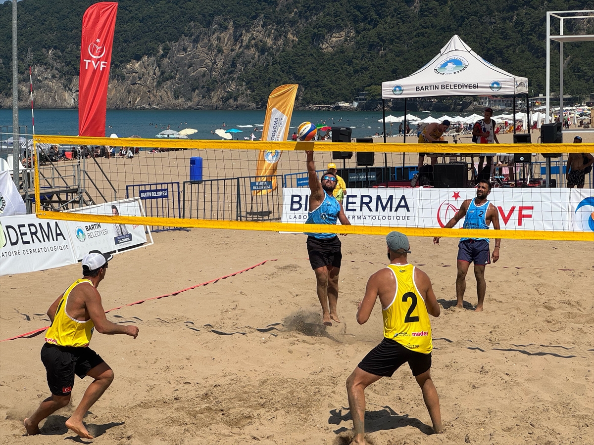 Bartın: Uluslararası Plaj Voleybolu Turnuvası Başladı
