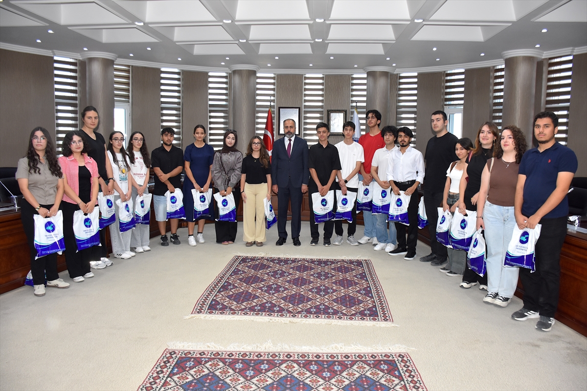Rektör Hamdullah Şevli: Van MAT-BİL öğrencilerini ödüllendirdi