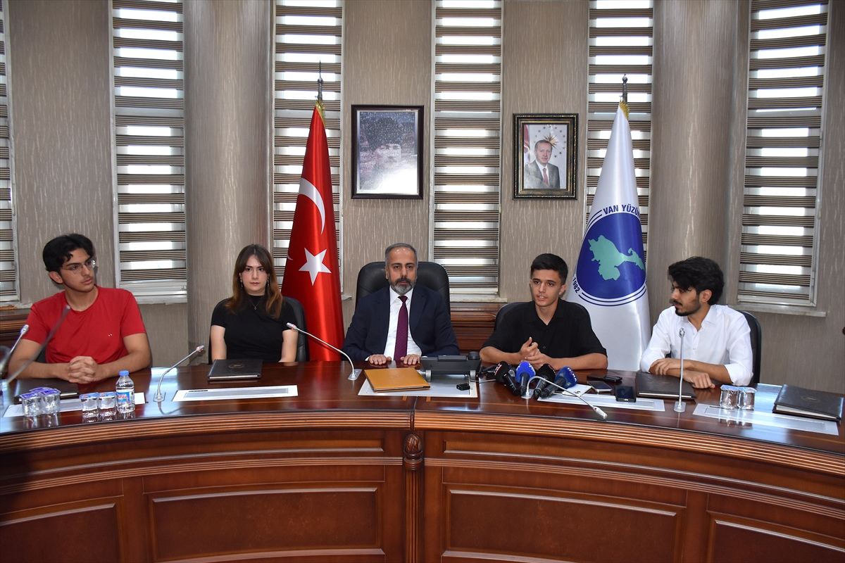 Rektör Hamdullah Şevli: Van MAT-BİL öğrencilerini ödüllendirdi