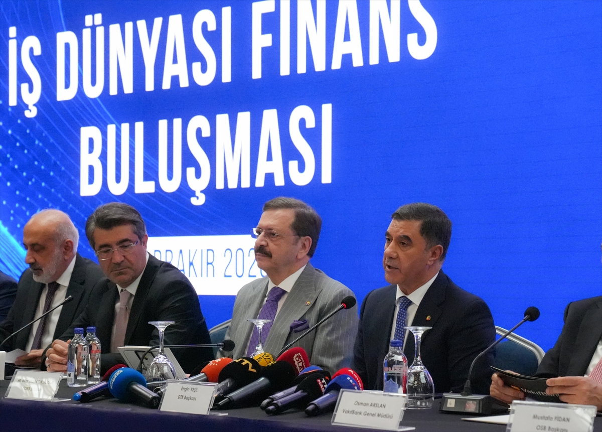 Hisarcıklıoğlu: Bankalar faiz indirimini ticari krediye yansıtsın