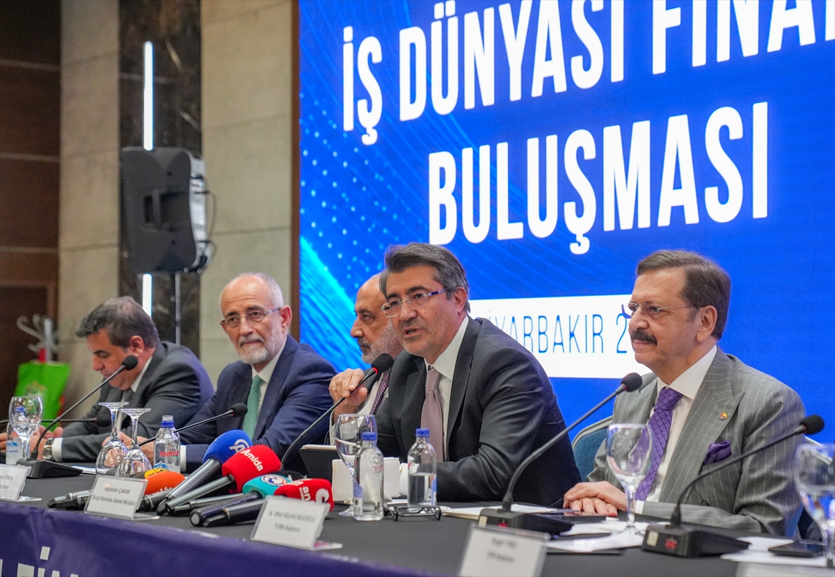 Hisarcıklıoğlu: Bankalar faiz indirimini ticari krediye yansıtsın