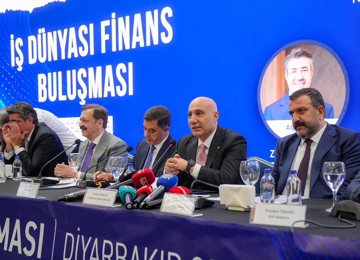 Hisarcıklıoğlu: Bankalar faiz indirimini ticari krediye yansıtsın