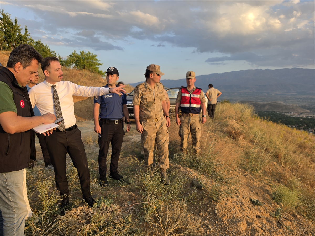 Erzincan Üzümlü'de toprak kayması: 6 bağ evi tahliye edildi
