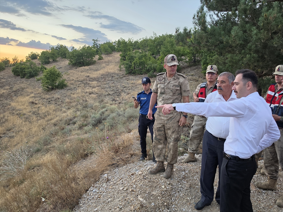 Erzincan Üzümlü'de toprak kayması: 6 bağ evi tahliye edildi