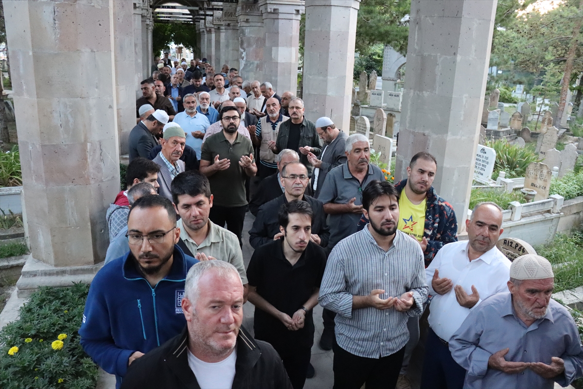 Erzincan'ın manevi şahsiyeti Terzibaba dualarla anıldı