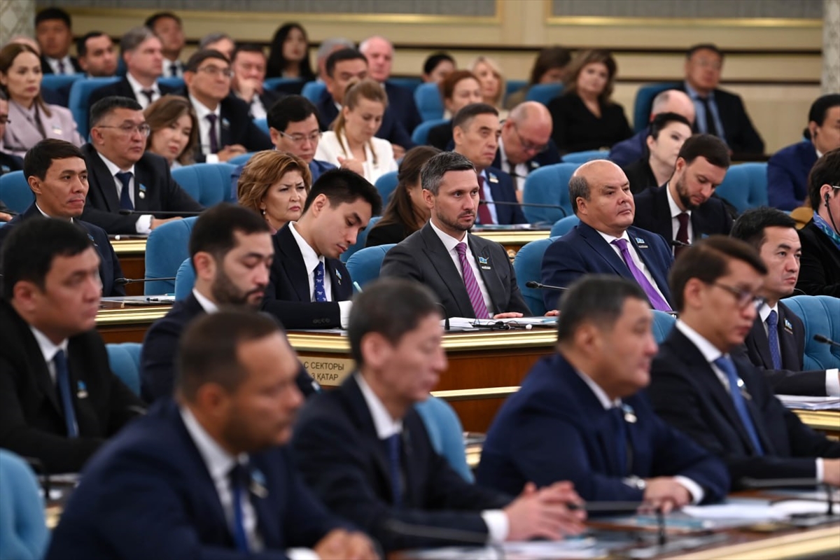 Tokayev: Kurultay'ın ilk oturumu tarihi dönüm noktası
