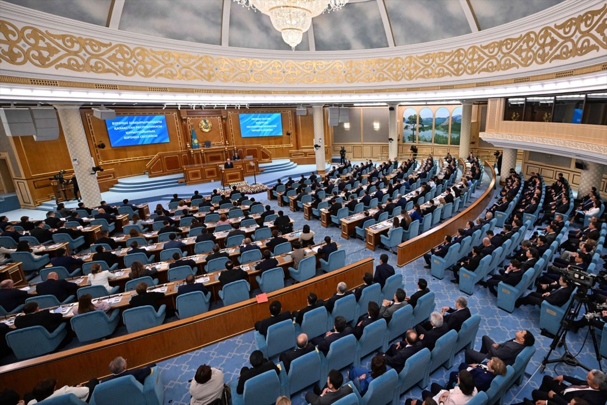 Tokayev: Kurultay'ın ilk oturumu tarihi dönüm noktası