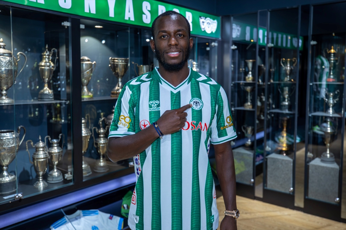 Konyaspor, Fransız futbolcu Jean-Luc Dompe'yi kadrosuna kattı