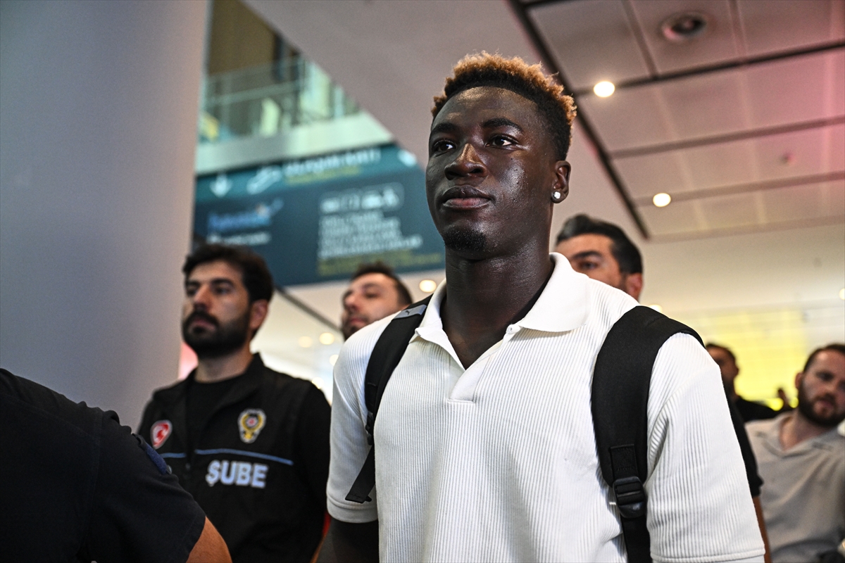 Ganalı futbolcu Oppong, Fenerbahçe için İstanbul'da