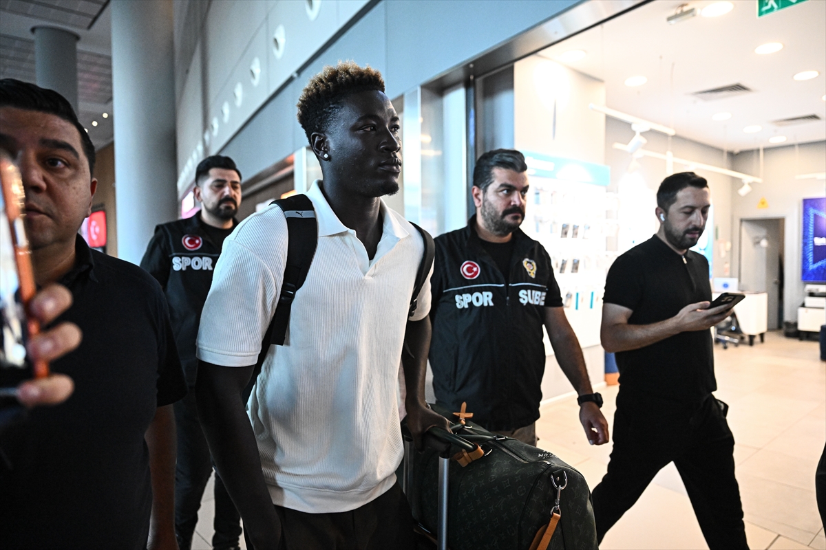 Ganalı futbolcu Oppong, Fenerbahçe için İstanbul'da