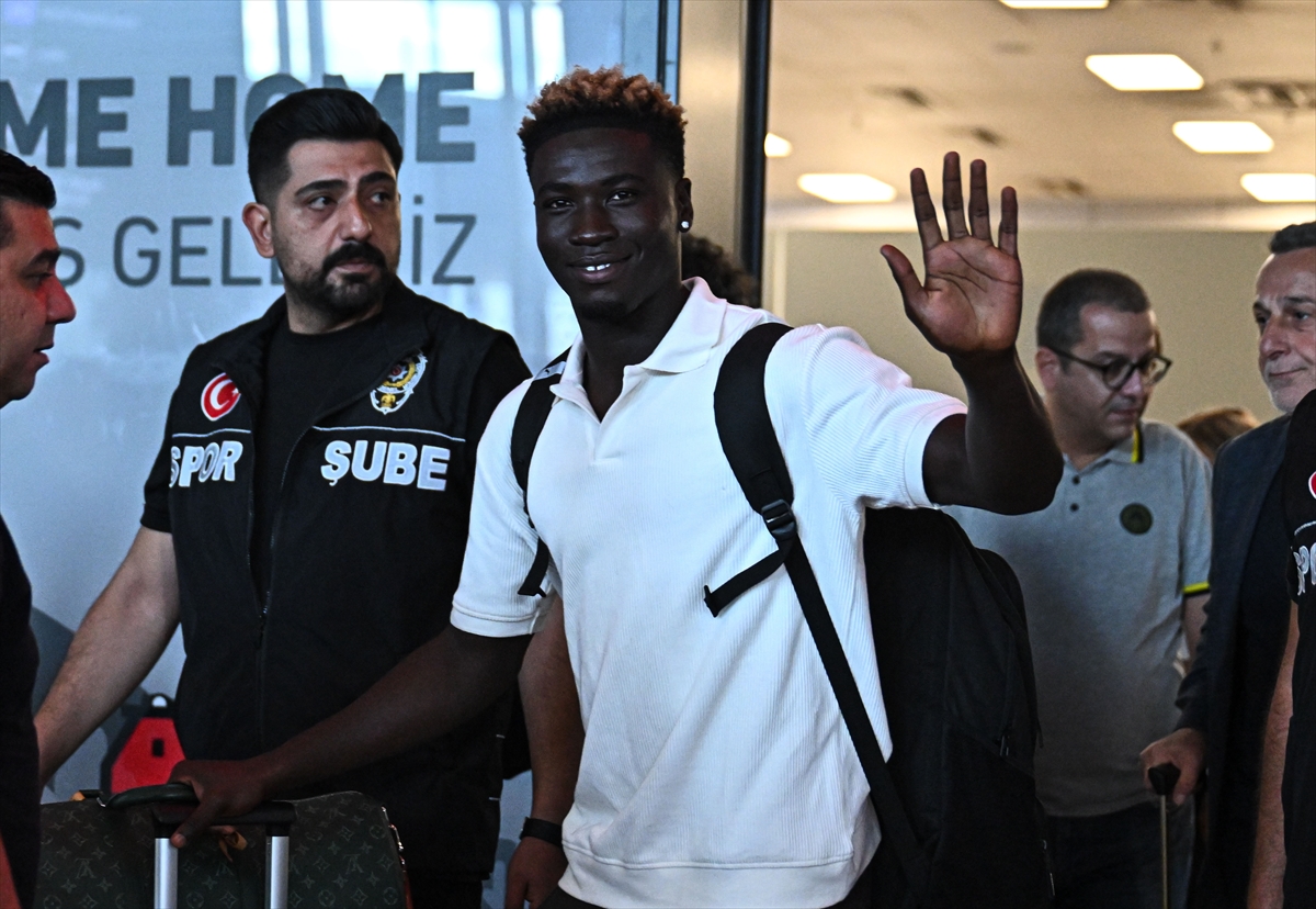 Ganalı futbolcu Oppong, Fenerbahçe için İstanbul'da