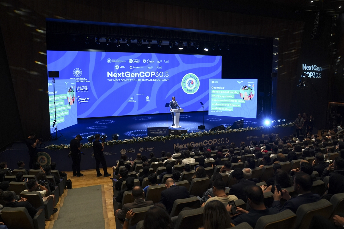 Bakan Kurum, "NextGenCOP30.5: İklim Zirvesi ve Gençlik Diplomasi Simülasyonu Programı"nda konuştu: