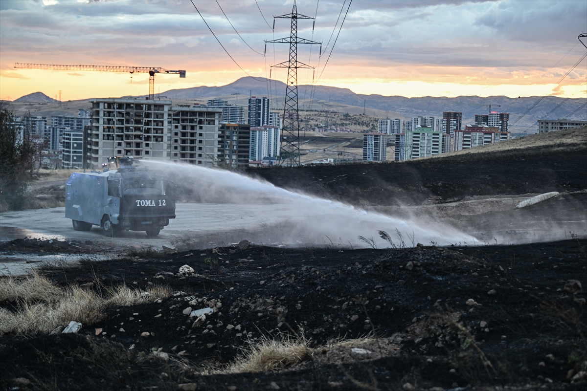 Ankara Sincan'da otluk alan yangını söndürüldü: Kovanlar zarar gördü