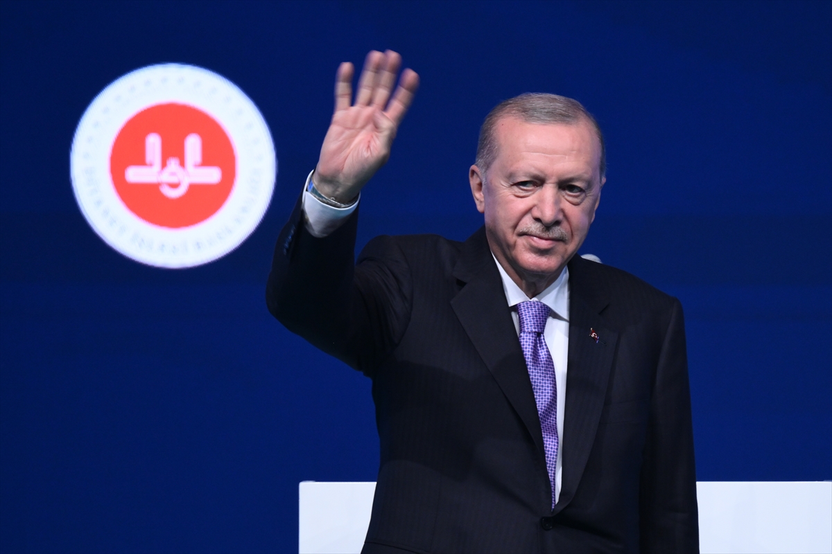 Cumhurbaşkanı Erdoğan: "İsrail'in savaş bağımlısı mevcut hükümeti, komşularından başlayarak tüm bölgemizi istikrarsızlığa sürüklemek için her türlü tahriki deniyor."