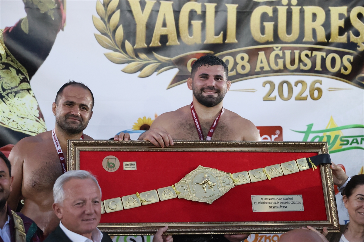 Erkan Taş: Kel Aliço Güreşleri'nin başpehlivanı oldu