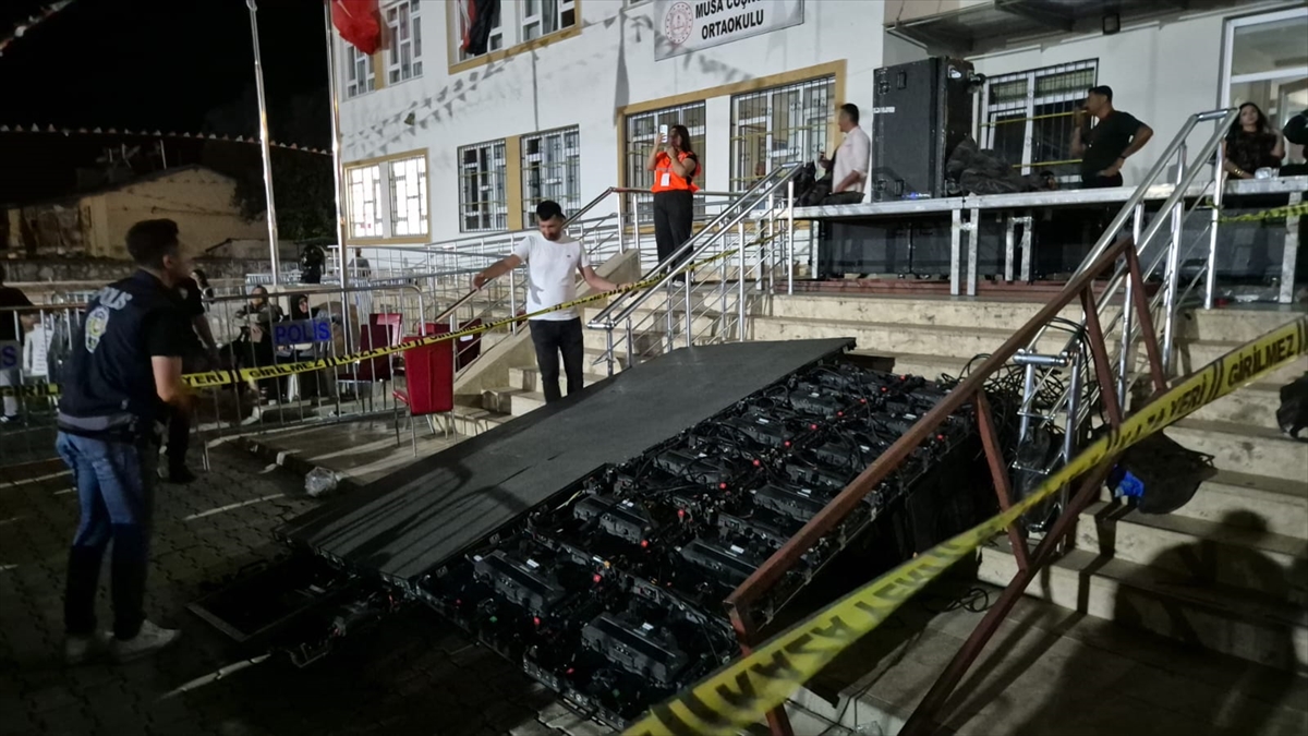 Elazığ'da festival alanında LED ekranın devrilmesi sonucu 5 kişi yaralandı
