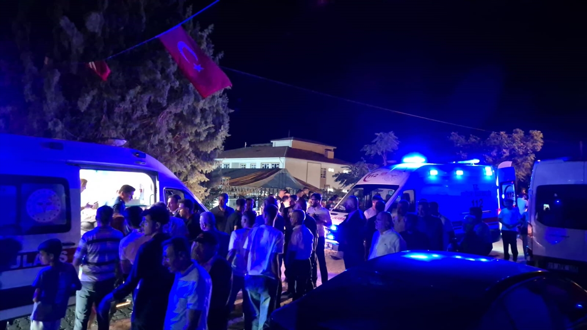 Elazığ'da festivalde LED ekran devrildi: 5 kişi yaralandı