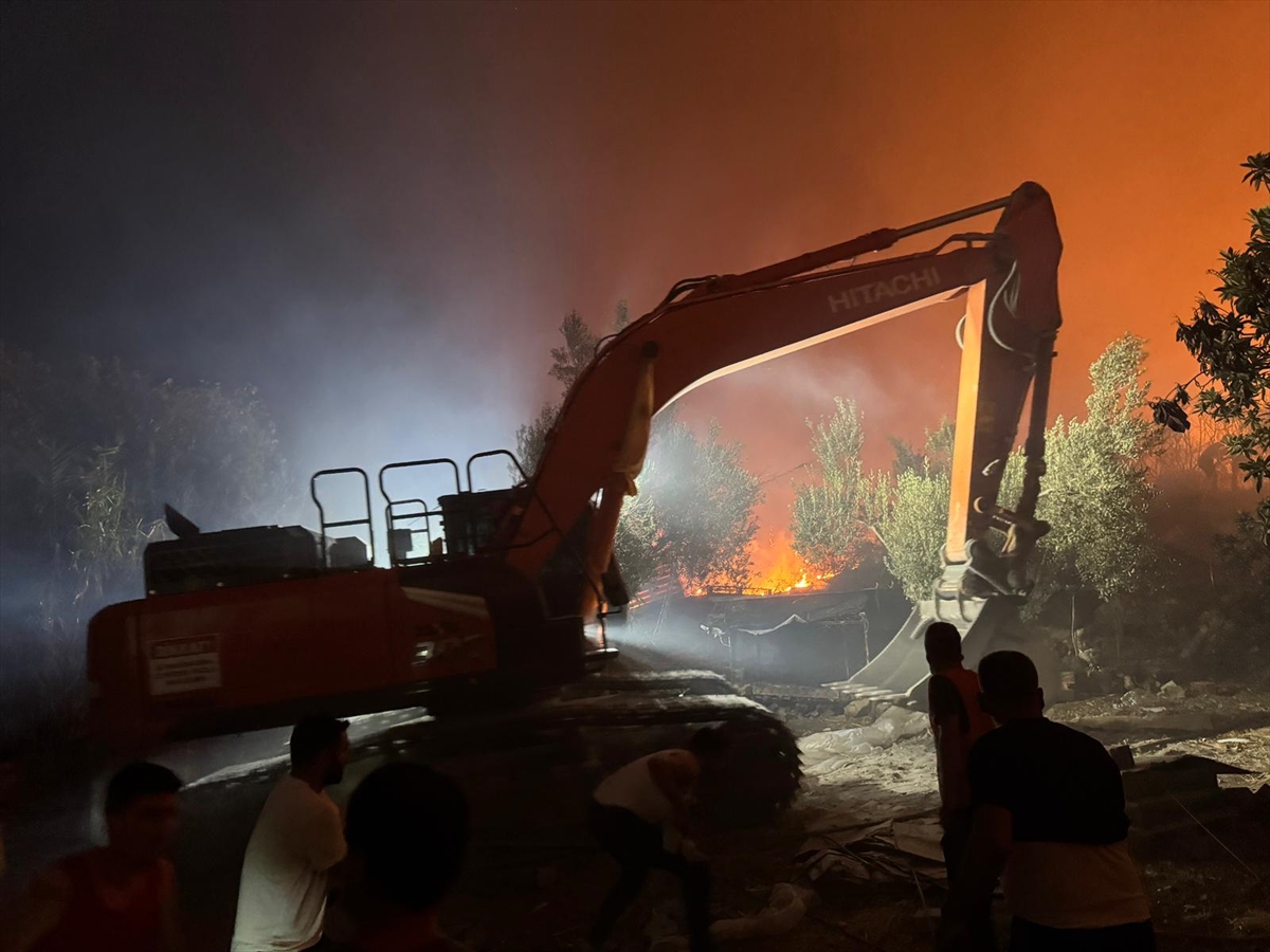 Muğla'da 2 orman yangını büyük ölçüde kontrol altına alındı