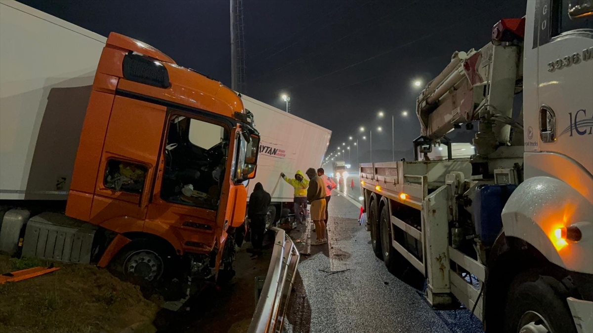 İstanbul'da sağanak: Çok sayıda kaza, trafik aksadı