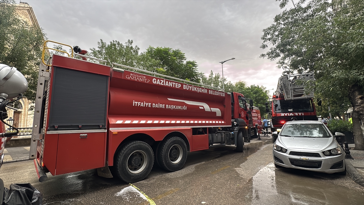 Gaziantep'te Restoran Yangını: İtfaiye Ekipleri Söndürdü