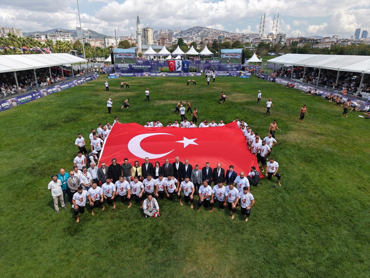 İstanbul'da Ulugazi Yağlı Güreş Festivali düzenlendi