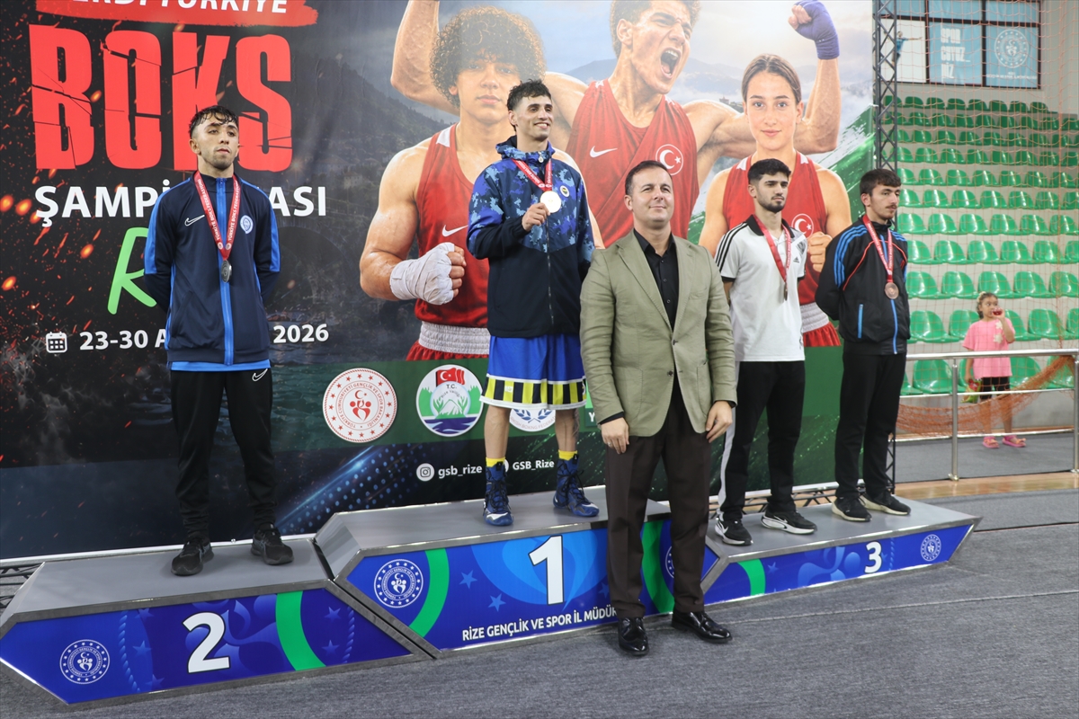 Rize'deki Yeşilay Boks Şampiyonası sona erdi, Yılmaz şampiyon
