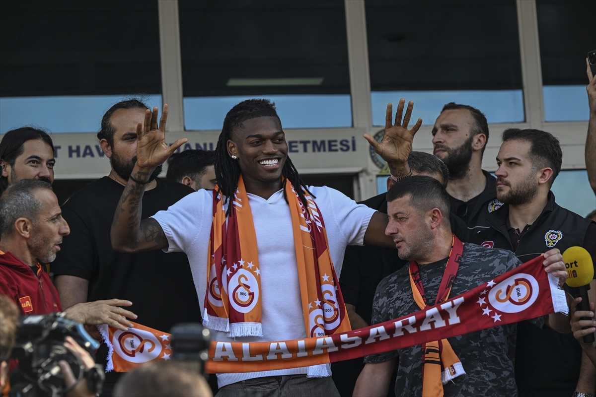 Rafael Leao İstanbul'da: Galatasaray taraftarına mesaj