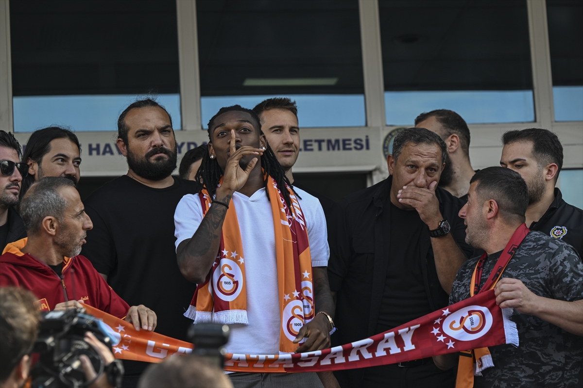 Rafael Leao İstanbul'da: Galatasaray taraftarına mesaj