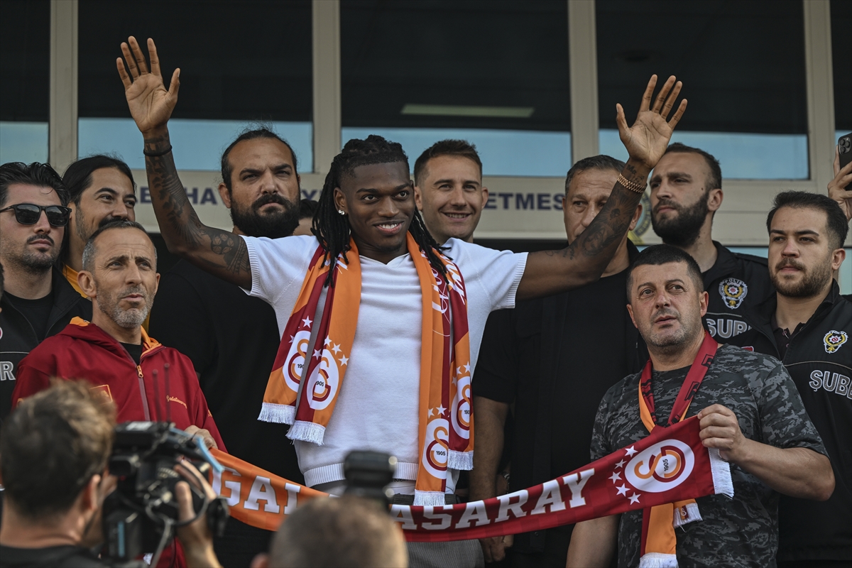 Rafael Leao İstanbul'da: Galatasaray taraftarına mesaj
