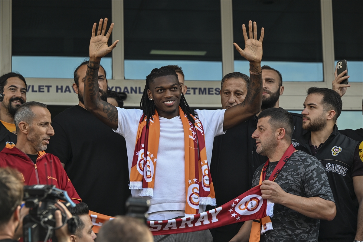 Rafael Leao İstanbul'da: Galatasaray taraftarına mesaj