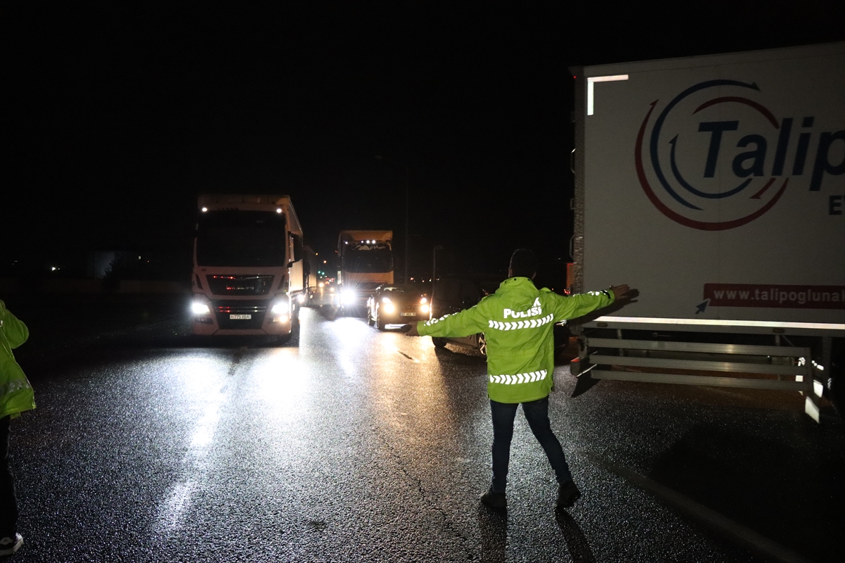GÜNCELLEME - Erzincan-Sivas kara yolu heyelan sonrası yeniden ulaşıma açıldı