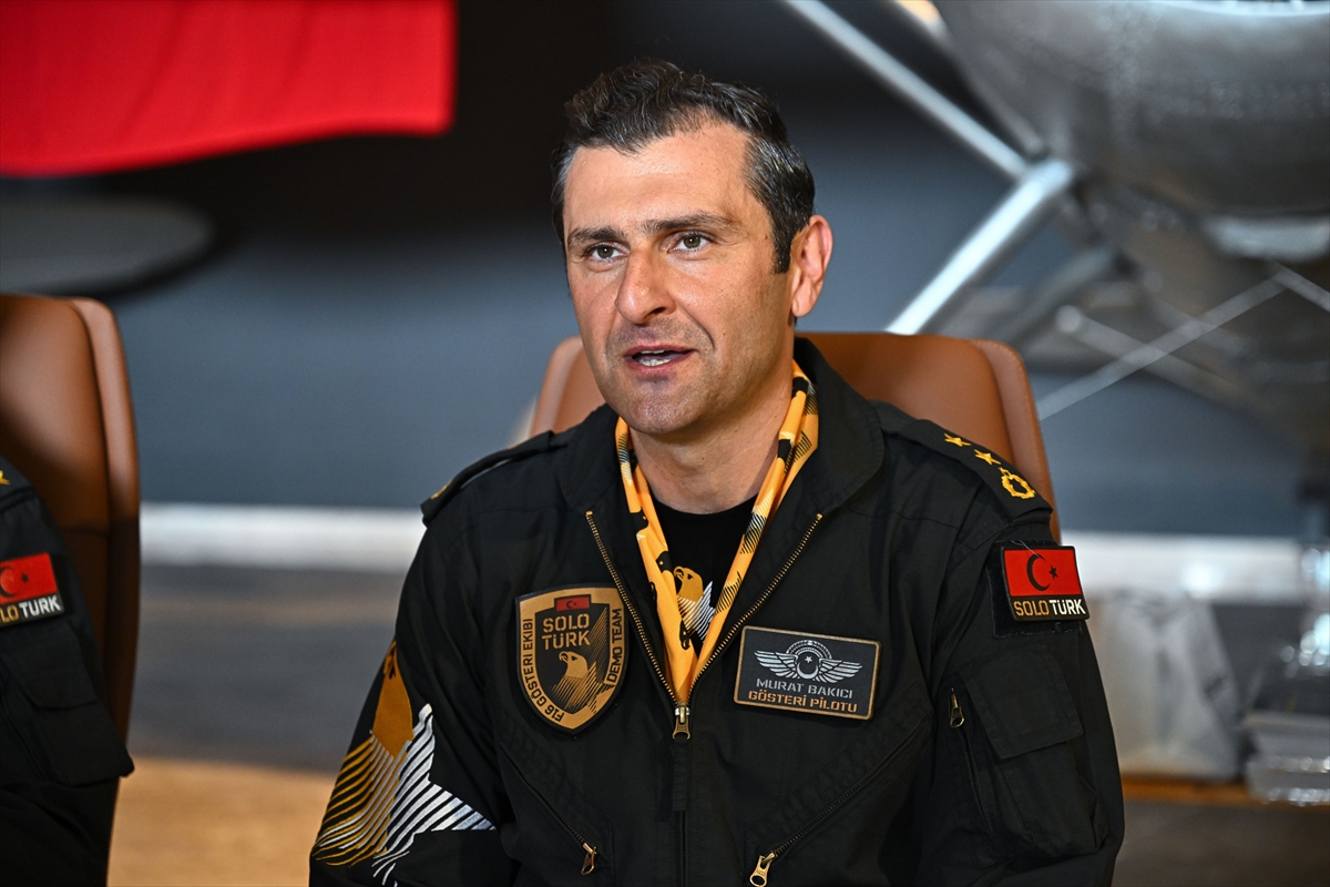 SOLOTÜRK pilotları İstanbul Hava Kuvvetleri Müzesi'nde vatandaşlarla buluştu