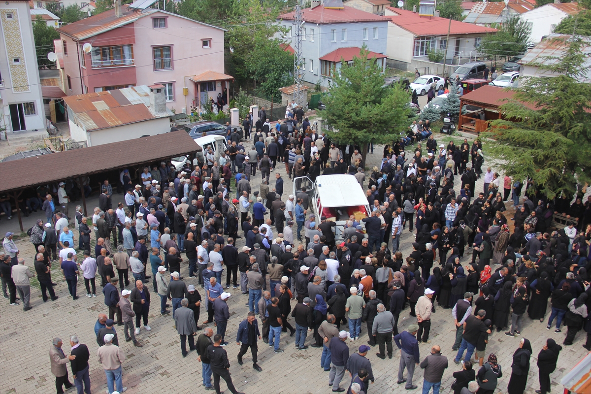 İzmir kazasında ölen gurbetçi çift Sivas'ta defnedildi